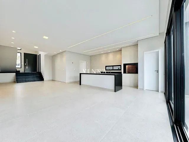 Casa com 263m² 3 quartos e 4 banheiros, à venda, no bairro Conjunto Habitacional Alexandre Urbanas em Londrina
