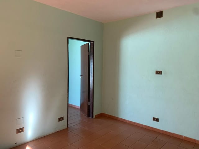 Casa com 330m² 4 quartos e 2 banheiros, à venda, no bairro Paulo Lopes em Cambuí