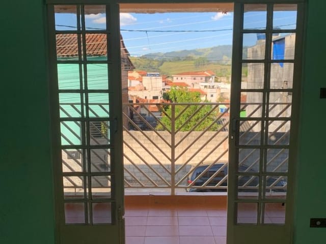 Casa com 330m² 4 quartos e 2 banheiros, à venda, no bairro Paulo Lopes em Cambuí
