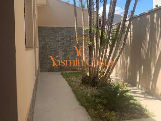 Casa com 300m² 4 quartos e 2 banheiros, à venda, no bairro Centro em Cambuí