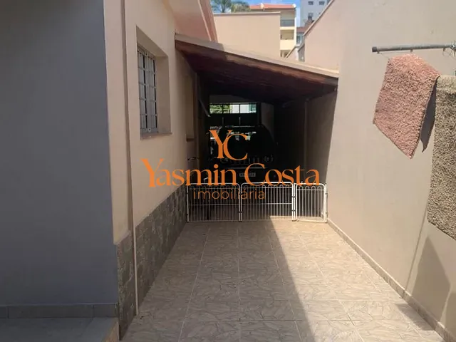 Casa com 300m² 4 quartos e 2 banheiros, à venda, no bairro Centro em Cambuí