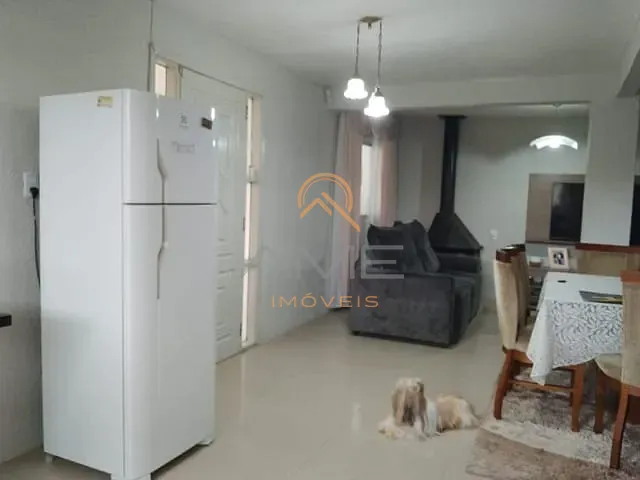 Casa com 360m² 3 quartos e 2 banheiros, à venda, no bairro Lindóia em Pelotas