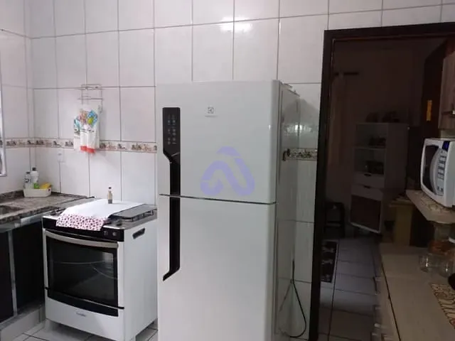 Casa com 180m² 3 quartos e 2 banheiros, à venda, no bairro Vila Dirce em Carapicuíba