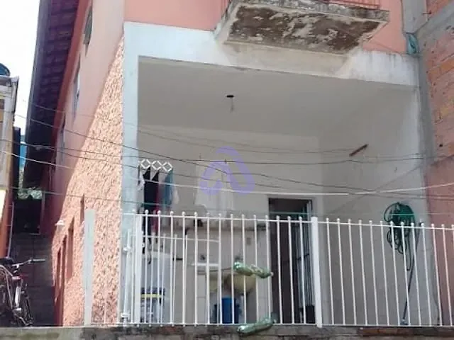 Casa com 180m² 3 quartos e 2 banheiros, à venda, no bairro Vila Dirce em Carapicuíba