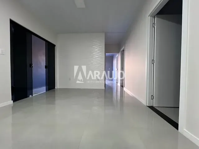Casa com 365m² 4 quartos e 2 banheiros, à venda, no bairro Fazenda em Itajaí