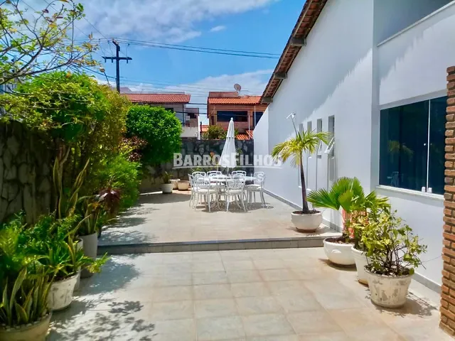 Casa com 375m² 4 quartos e 3 banheiros, à venda, no bairro Suíssa em Aracaju