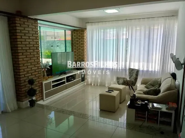 Casa com 375m² 4 quartos e 3 banheiros, à venda, no bairro Suíssa em Aracaju