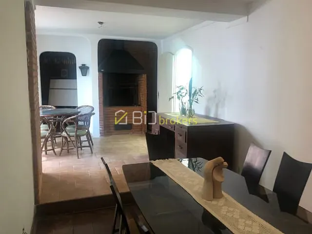 Casa com 330m² 4 quartos e 4 banheiros, à venda, no bairro Parque Continental em São Paulo