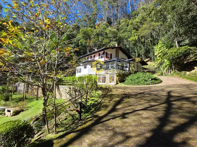 Casa 4 quartos e 4 banheiros, à venda, no bairro Mury em Nova Friburgo