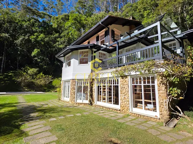 Casa 4 quartos e 4 banheiros, à venda, no bairro Mury em Nova Friburgo