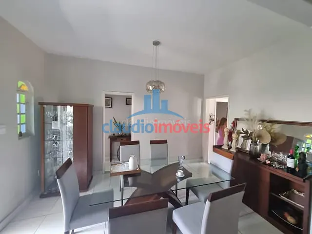 Casa com 228m² 4 quartos e 1 banheiro, à venda, no bairro Vila Nova em Barra Mansa