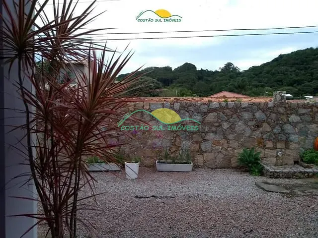 Casa com 324m² 3 quartos e 2 banheiros, à venda, no bairro Morro das Pedras em Florianópolis