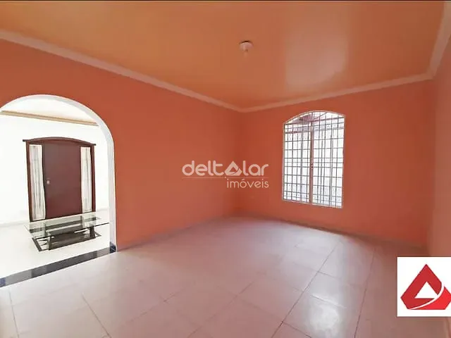 Casa com 245m² 5 quartos e 3 banheiros, à venda, no bairro Planalto em Belo Horizonte