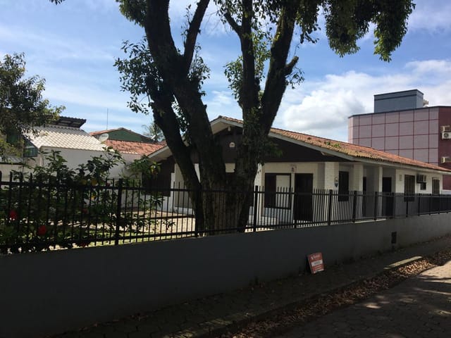 Casa com 525m² 4 quartos e 2 banheiros, à venda, no bairro PRAIA ALEGRE em Penha