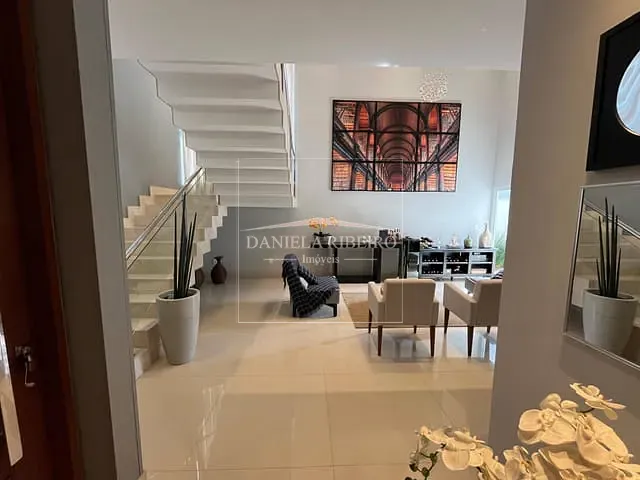 Casa com 411m² 4 quartos e 5 banheiros, à venda, no bairro Vivendas do Arvoredo em Londrina