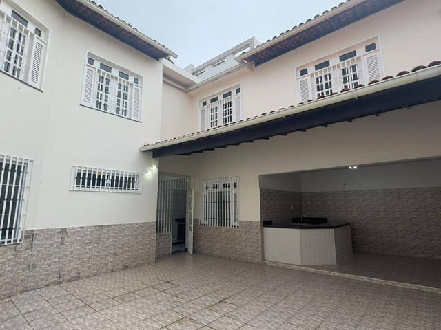 Casa com 250m² 5 quartos e 5 banheiros, à venda, no bairro Vinhais em São Luís