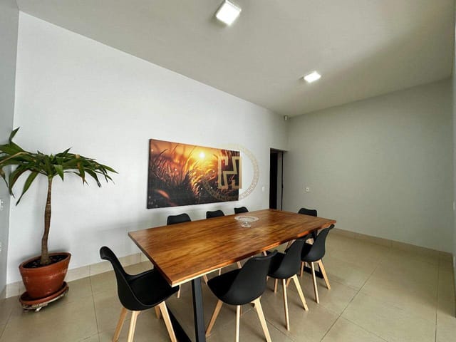 Casa com 600m² 4 quartos e 3 banheiros, à venda, no bairro Residencial Flamboyant em Nova Mutum