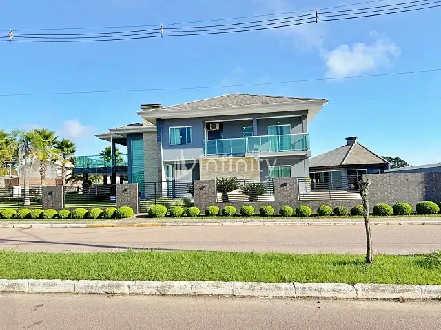 Casa com 615m² 4 quartos e 3 banheiros, à venda, no bairro Centro em Campo do Tenente