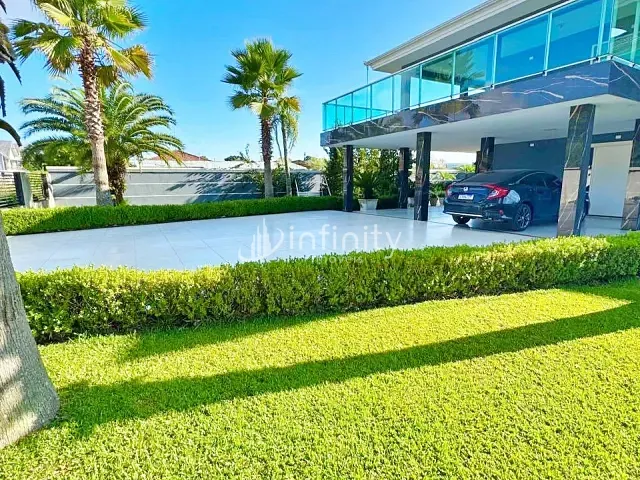 Casa com 615m² 4 quartos e 3 banheiros, à venda, no bairro Centro em Campo do Tenente