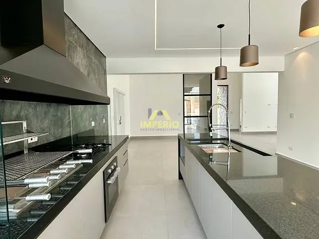 Casa com 460m² 3 quartos e 4 banheiros, à venda, no bairro Portal dos Bandeirantes Salto em Salto