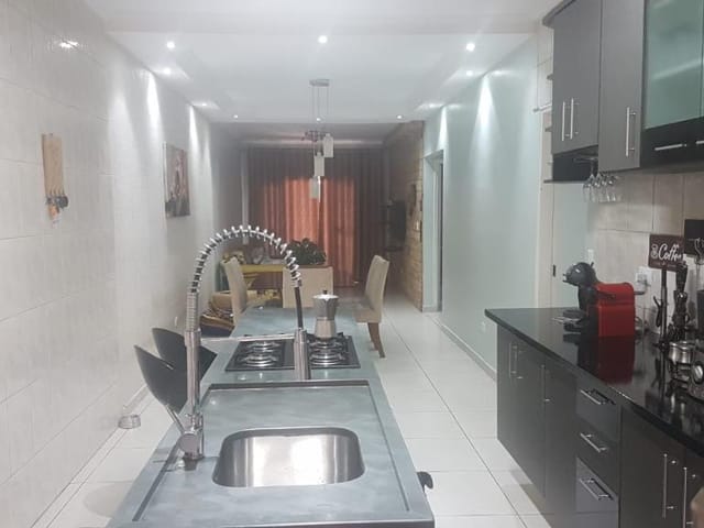 Foto do Casa - Casa com 3 dormitórios à venda, 200 m² por R$ 380.000,00 - Vila Tesouro - São José dos Campos/SP | INDEPENDENCE NEGOCIOS IMOBILIARIOS LTDA