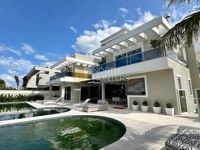Casa com 1837m² 9 quartos e 11 banheiros, à venda ou para alugar, no bairro Jurerê Internacional em Florianópolis