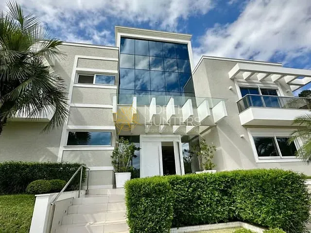 Casa com 1837m² 9 quartos e 11 banheiros, à venda ou para alugar, no bairro Jurerê Internacional em Florianópolis