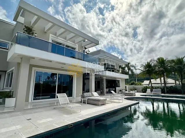 Casa com 1837m² 9 quartos e 11 banheiros, à venda ou para alugar, no bairro Jurerê Internacional em Florianópolis