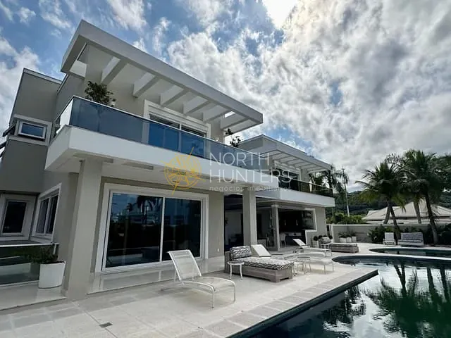 Casa com 1837m² 9 quartos e 11 banheiros, à venda ou para alugar, no bairro Jurerê Internacional em Florianópolis