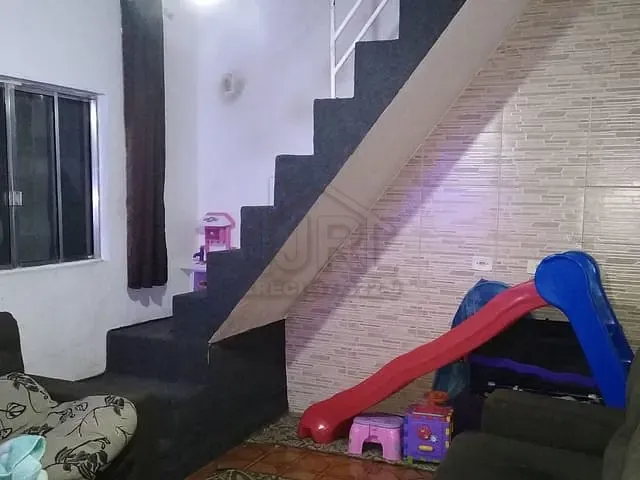 Casa com 125m² 2 quartos e 1 banheiro, à venda, no bairro Jardim Zaira em Mauá