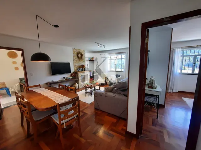 Casa 3 quartos e 4 banheiros, à venda, no bairro Vale do Paraíso em Teresópolis
