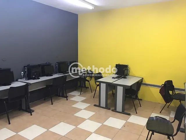 Casa com 452m² 1 quarto e 3 banheiros, à venda, no bairro Cambuí em Campinas