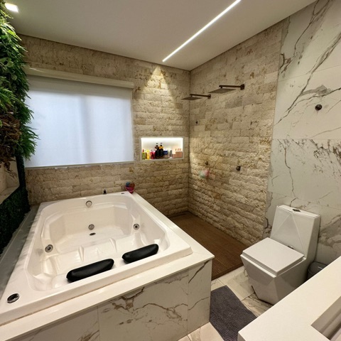 Casa com 600m² 3 quartos e 4 banheiros, à venda, no bairro Condomínio do Lago  em Goiânia