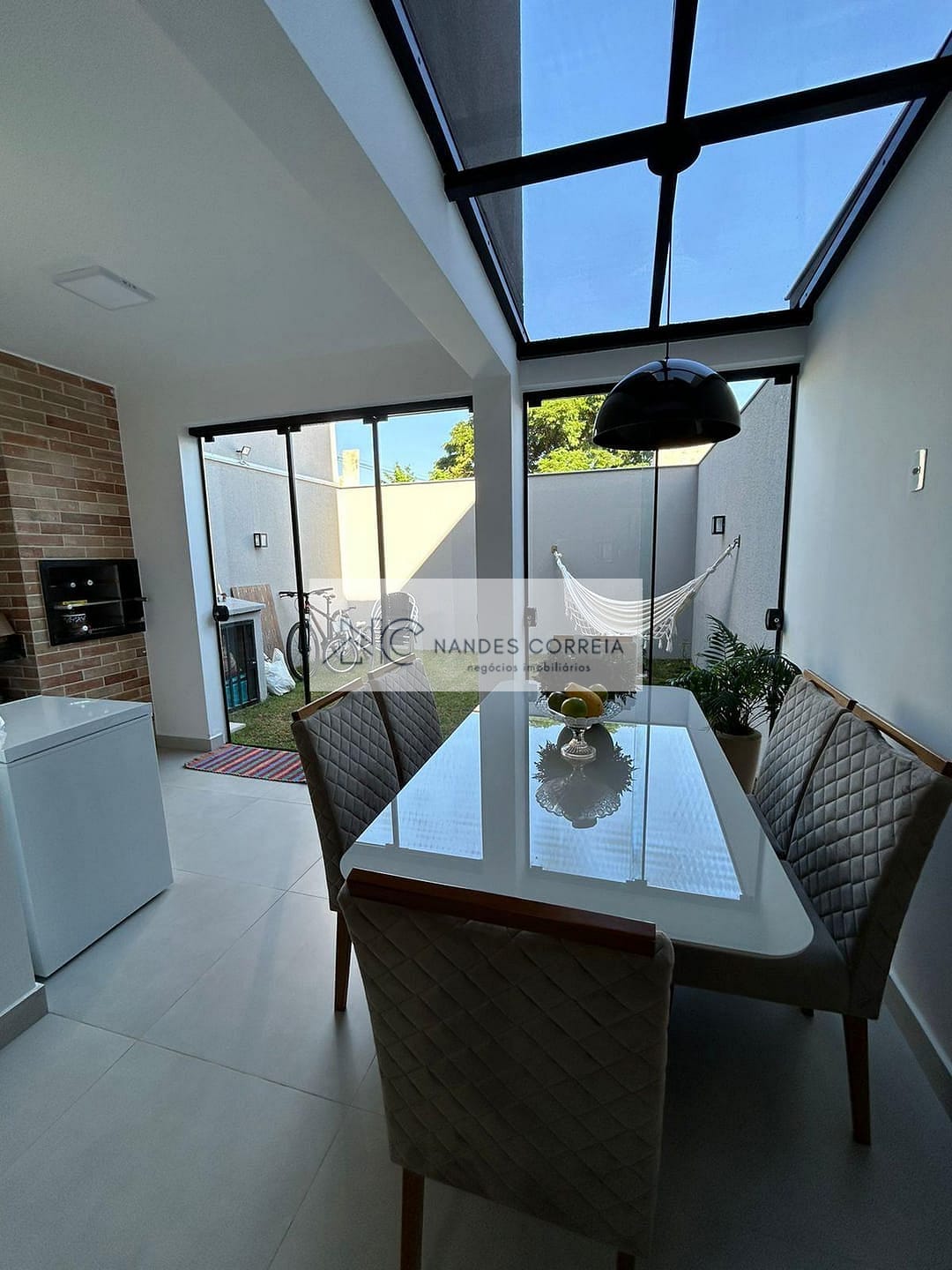 Casa à venda com 3 quartos, 120m² - Foto 2