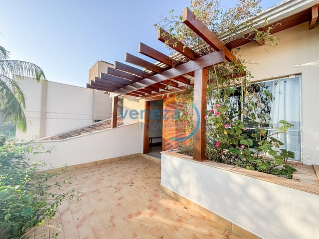 Casa com 312m² 3 quartos e 4 banheiros, à venda, no bairro Esperança em Londrina