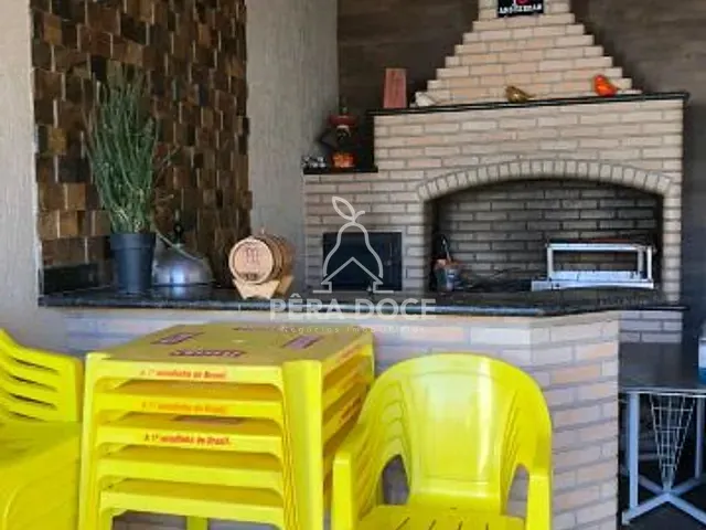 Casa com 300m² 3 quartos e 2 banheiros, à venda, no bairro Conjunto Uberaba em Uberaba