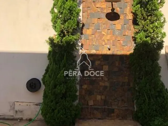 Casa com 300m² 3 quartos e 2 banheiros, à venda, no bairro Conjunto Uberaba em Uberaba