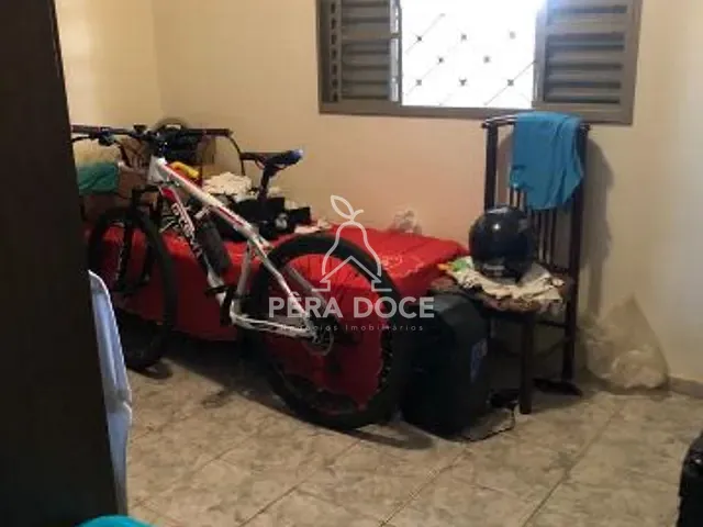 Casa com 300m² 3 quartos e 2 banheiros, à venda, no bairro Conjunto Uberaba em Uberaba