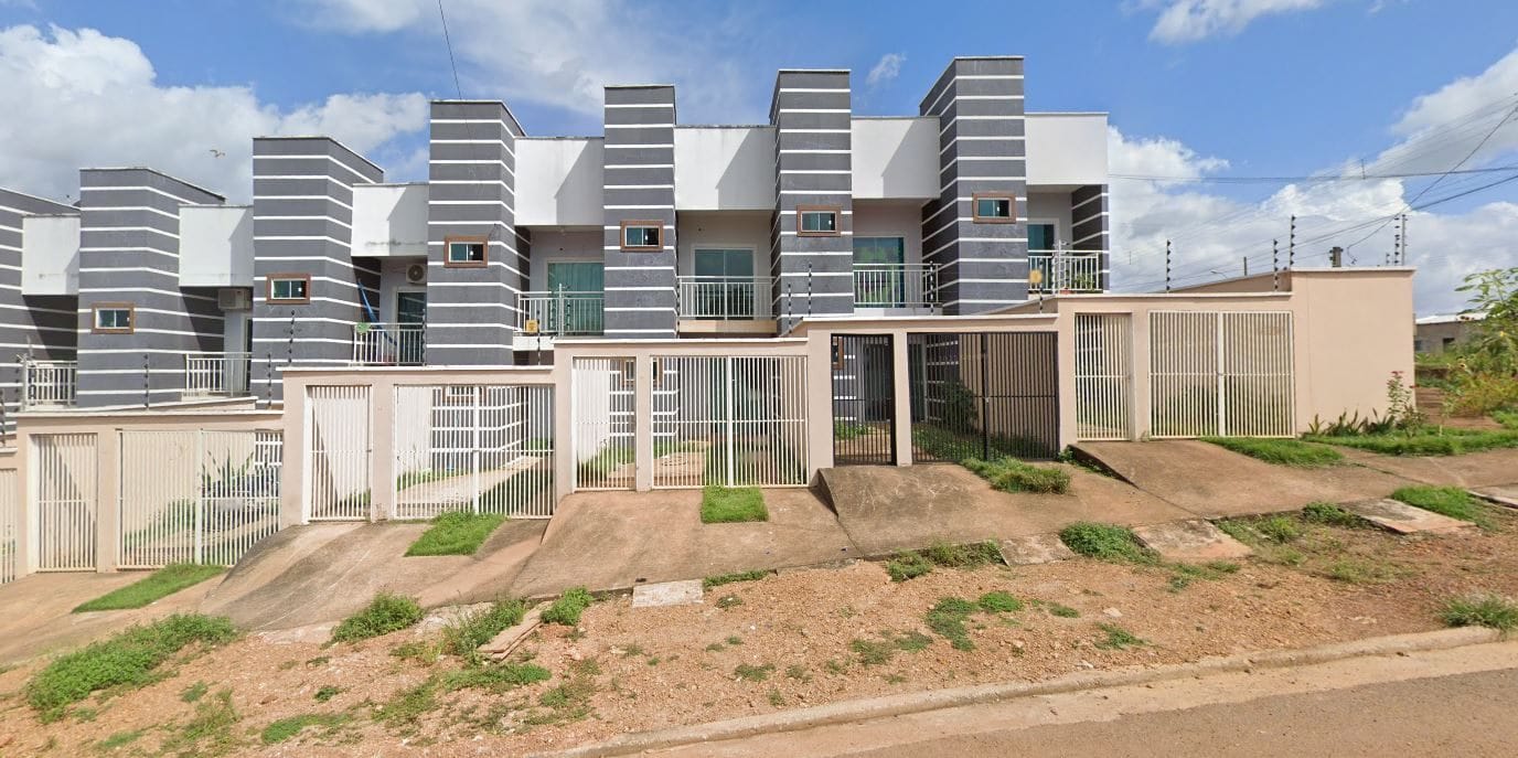 Casa à venda com 2 quartos, 70m² - Foto 1
