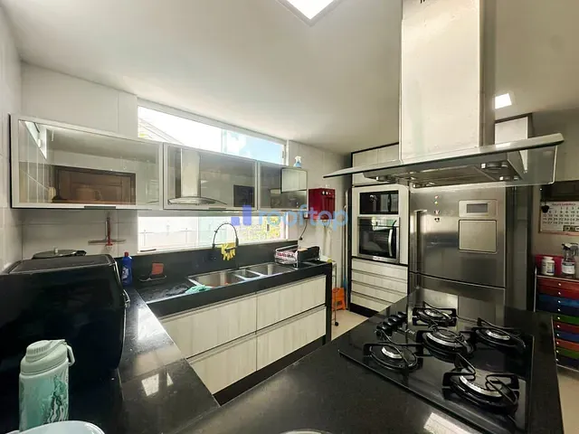 Casa com 375m² 4 quartos e 5 banheiros, à venda, no bairro Parque do Jiqui em Parnamirim