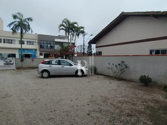 Casa com 480m² 2 quartos e 1 banheiro, à venda, no bairro Centro em Tijucas