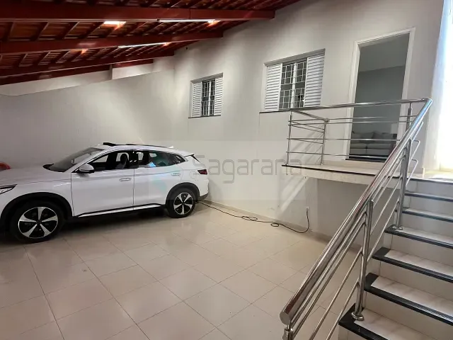 Casa 3 quartos e 4 banheiros, à venda, no bairro Centro em Patrocínio