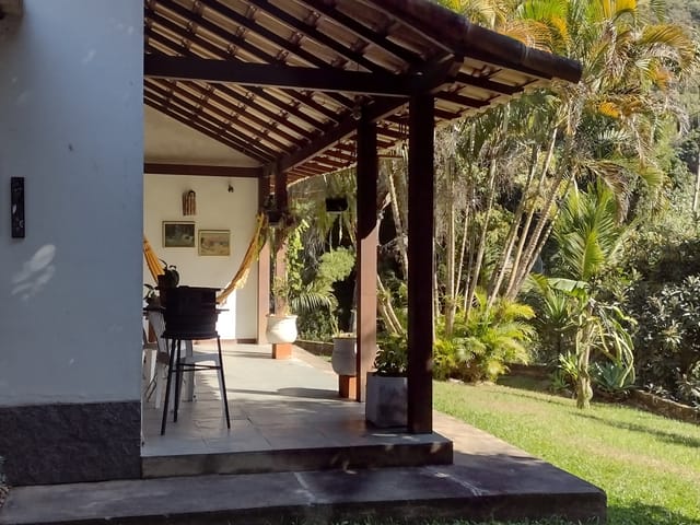 Casa com 890m² 3 quartos e 1 banheiro, à venda, no bairro Samambaia em Petrópolis
