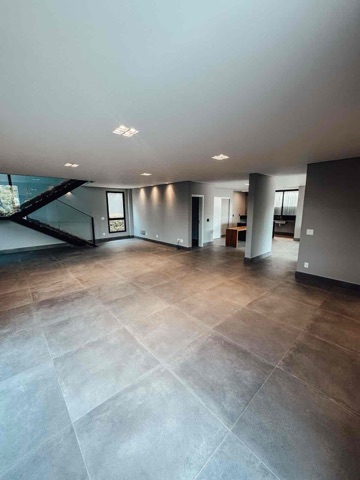 Casa com 520m² 4 quartos e 2 banheiros, à venda ou para alugar, no bairro Alphaville Vespasiano em Vespasiano