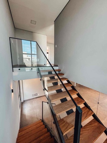 Casa com 520m² 4 quartos e 2 banheiros, à venda ou para alugar, no bairro Alphaville Vespasiano em Vespasiano