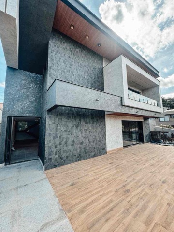 Casa com 520m² 4 quartos e 2 banheiros, à venda ou para alugar, no bairro Alphaville Vespasiano em Vespasiano