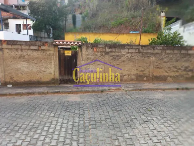 Casa com 1m² 3 quartos e 1 banheiro, à venda, no bairro Nossa Senhora de Santana em Barra do Piraí