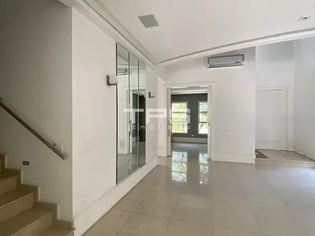 Casa com 400m² 4 quartos e 5 banheiros, à venda ou para alugar, no bairro Jardim das Nações em Taubaté