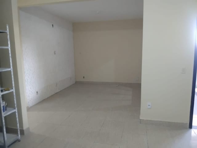 Casa com 180m² 4 quartos e 3 banheiros, para alugar, no bairro Campo Grande em Rio de Janeiro
