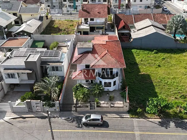Casa com 397m² 3 quartos e 1 banheiro, à venda, no bairro Bela Vista em Gaspar